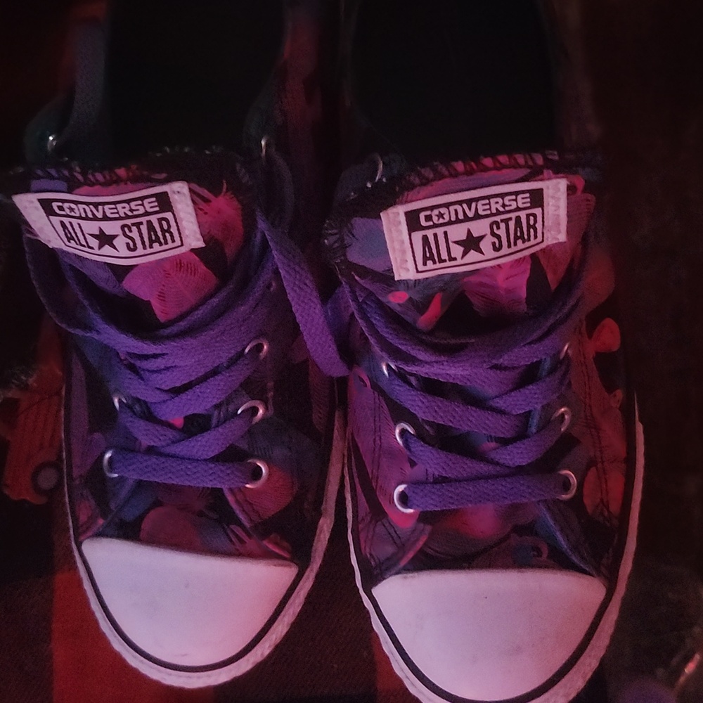 Converse shoes - Picture 8 of 8